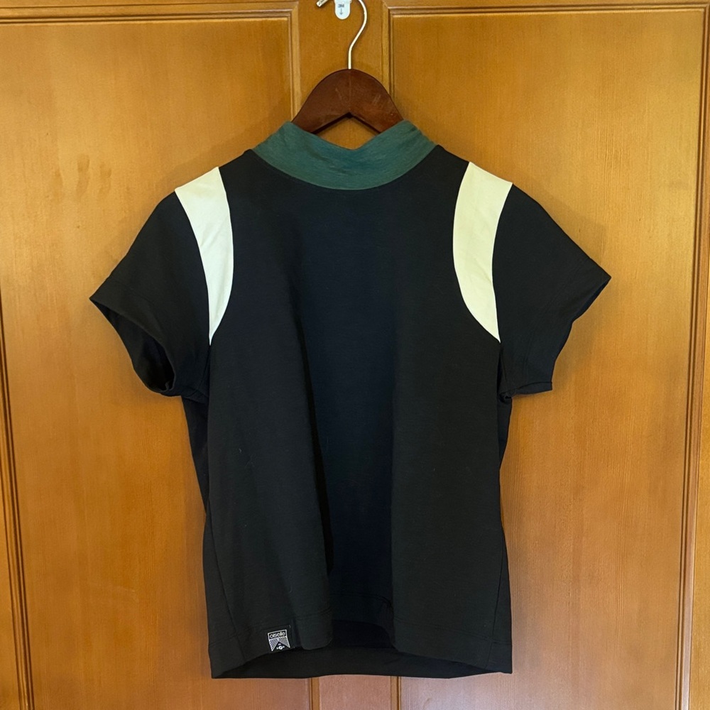 Oiselle Black Short-Sleeve poly blend Contrast Shoulder Top with Green Collar